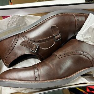 Size 11 never worn tags intact men’s dress shoes.